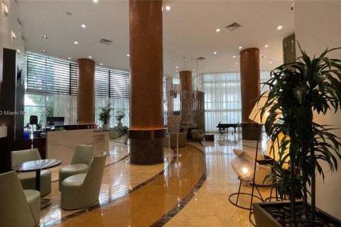 Condominio en venta en Sunny Isles Beach, Florida, 61.69 m2 № 1940183 - foto 5