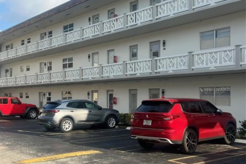 Кондоминиум с 1 комнатой в Лодердейл-Лейкс, Флорида № 2042105