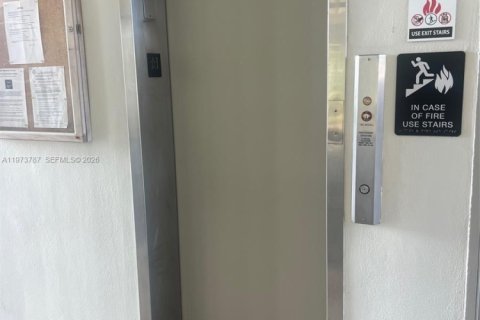 Copropriété à vendre à Lauderdale Lakes, Floride: 2 chambres, 87.7 m2 № 2042105 - photo 12