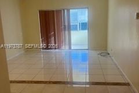 Copropriété à vendre à Lauderdale Lakes, Floride: 2 chambres, 87.7 m2 № 2042105 - photo 4