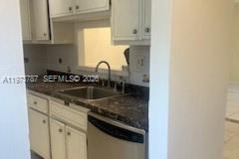 Copropriété à vendre à Lauderdale Lakes, Floride: 2 chambres, 87.7 m2 № 2042105 - photo 2