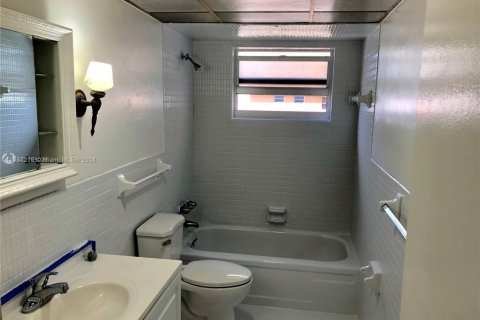 Condominio en venta en Hallandale Beach, Florida, 3 dormitorios, 128.11 m2 № 1862039 - foto 23