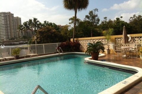 Condominio en venta en Hallandale Beach, Florida, 3 dormitorios, 128.11 m2 № 1862039 - foto 27