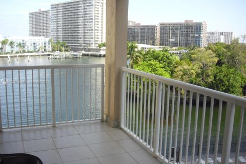 Condominio en venta en Hallandale Beach, Florida, 3 dormitorios, 128.11 m2 № 1862039 - foto 3