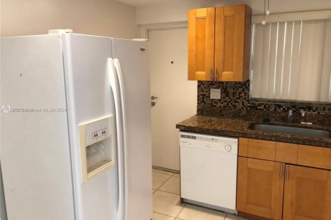 Condominio en venta en Hallandale Beach, Florida, 3 dormitorios, 128.11 m2 № 1862039 - foto 9