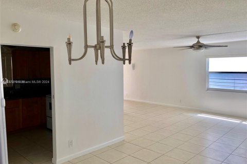Condominio en venta en Hallandale Beach, Florida, 3 dormitorios, 128.11 m2 № 1862039 - foto 6