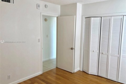 Condominio en venta en Hallandale Beach, Florida, 3 dormitorios, 128.11 m2 № 1862039 - foto 17