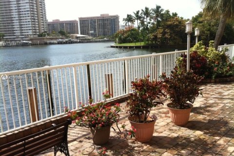 Condominio en venta en Hallandale Beach, Florida, 3 dormitorios, 128.11 m2 № 1862039 - foto 28