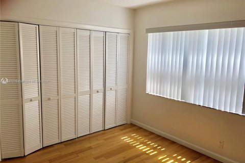 Condominio en venta en Hallandale Beach, Florida, 3 dormitorios, 128.11 m2 № 1862039 - foto 16