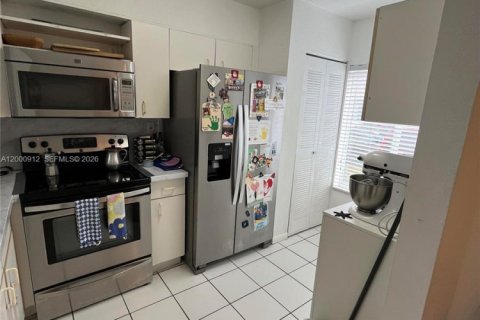 Снять в аренду таунхаус в Уэстон, Флорида 2 спальни, 107.58м2, № 2065120 - фото 19