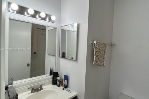 Снять в аренду таунхаус в Уэстон, Флорида 2 спальни, 107.58м2, № 2065120 - фото 13