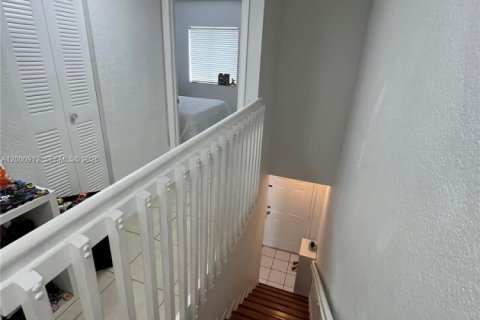 Снять в аренду таунхаус в Уэстон, Флорида 2 спальни, 107.58м2, № 2065120 - фото 14