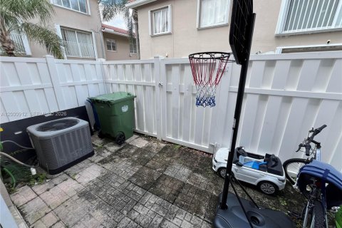 Снять в аренду таунхаус в Уэстон, Флорида 2 спальни, 107.58м2, № 2065120 - фото 22