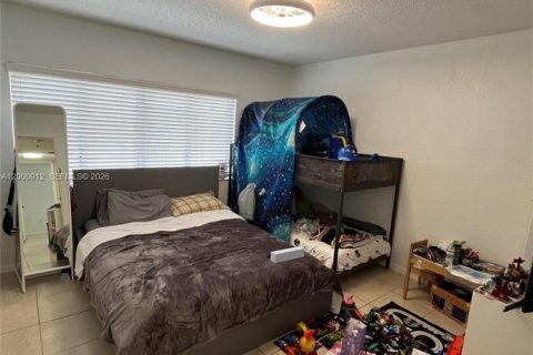 Снять в аренду таунхаус в Уэстон, Флорида 2 спальни, 107.58м2, № 2065120 - фото 3