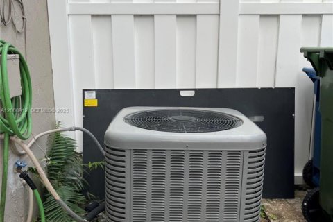 Снять в аренду таунхаус в Уэстон, Флорида 2 спальни, 107.58м2, № 2065120 - фото 26