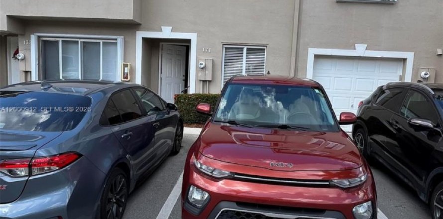 Таунхаус в Уэстон, Флорида 2 спальни, 107.58м2 № 2065120