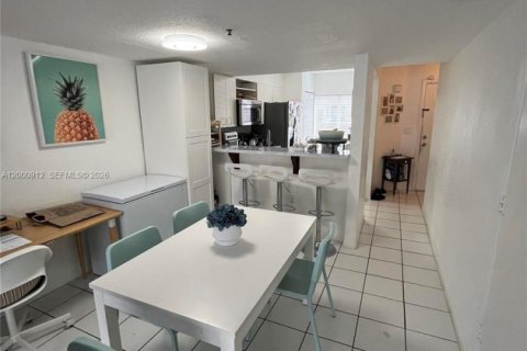 Снять в аренду таунхаус в Уэстон, Флорида 2 спальни, 107.58м2, № 2065120 - фото 17