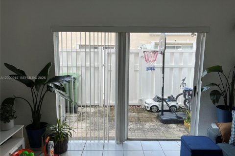 Снять в аренду таунхаус в Уэстон, Флорида 2 спальни, 107.58м2, № 2065120 - фото 21