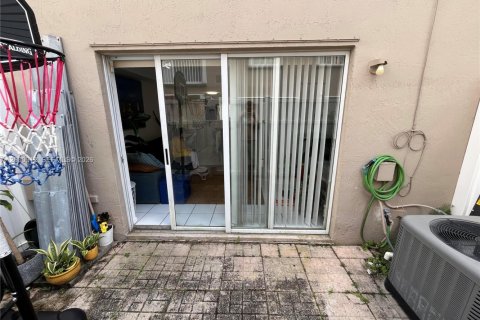 Снять в аренду таунхаус в Уэстон, Флорида 2 спальни, 107.58м2, № 2065120 - фото 23