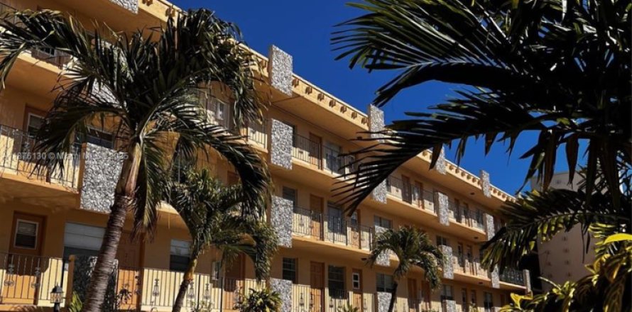 Condo in Hollywood, Florida, 1 bedroom № 1980572