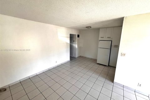 Condo in Hollywood, Florida, 1 bedroom № 1980572 - photo 2