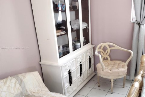 Condo in Hollywood, Florida, 1 bedroom № 1980572 - photo 19