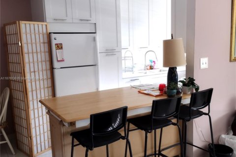 Condo in Hollywood, Florida, 1 bedroom № 1980572 - photo 20