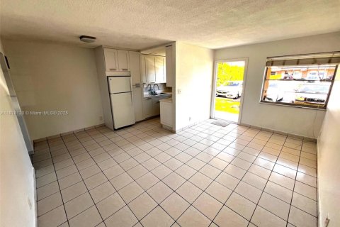 Condo in Hollywood, Florida, 1 bedroom № 1980572 - photo 3