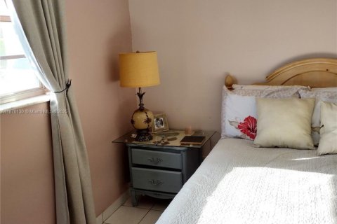 Condo in Hollywood, Florida, 1 bedroom № 1980572 - photo 21