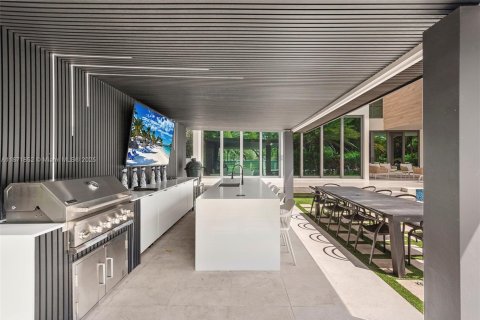 Купить виллу или дом в Халландейл-Бич, Флорида 7 спален, 516.54м2, № 1979867 - фото 13