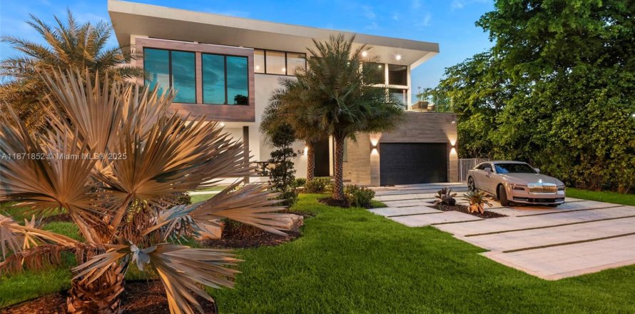 Дом в Халландейл-Бич, Флорида 7 спален, 516.54м2 № 1979867