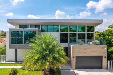 Купить виллу или дом в Халландейл-Бич, Флорида 7 спален, 516.54м2, № 1979867 - фото 2