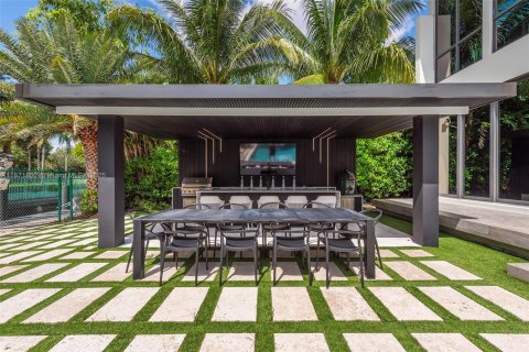 Купить виллу или дом в Халландейл-Бич, Флорида 7 спален, 516.54м2, № 1979867 - фото 12