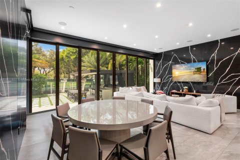 Купить виллу или дом в Халландейл-Бич, Флорида 7 спален, 516.54м2, № 1979867 - фото 21