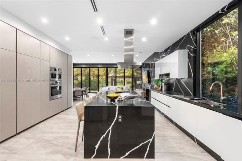 Купить виллу или дом в Халландейл-Бич, Флорида 7 спален, 516.54м2, № 1979867 - фото 22