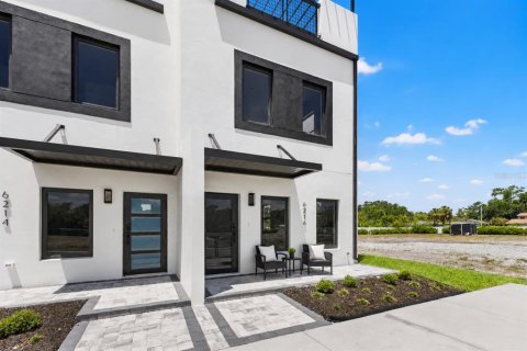 Townhouse in Pinellas Park, Florida 3 bedrooms, 222.22 sq.m. № 2147579