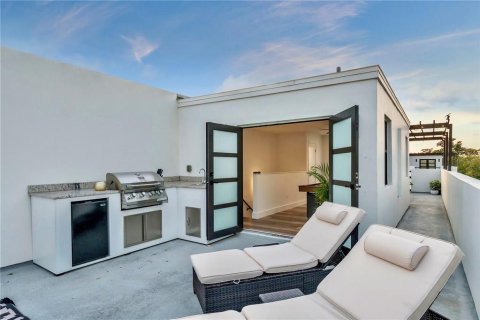 Townhouse in Pinellas Park, Florida 3 bedrooms, 222.22 sq.m. № 2147579 - photo 26