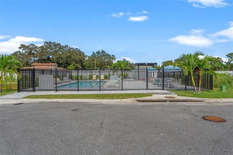 Townhouse in Pinellas Park, Florida 3 bedrooms, 222.22 sq.m. № 2147579 - photo 28