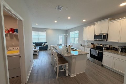 Townhouse in Winter Garden, Florida 3 bedrooms, 170.29 sq.m. № 2100903 - photo 8