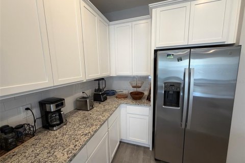 Townhouse in Winter Garden, Florida 3 bedrooms, 170.29 sq.m. № 2100903 - photo 13