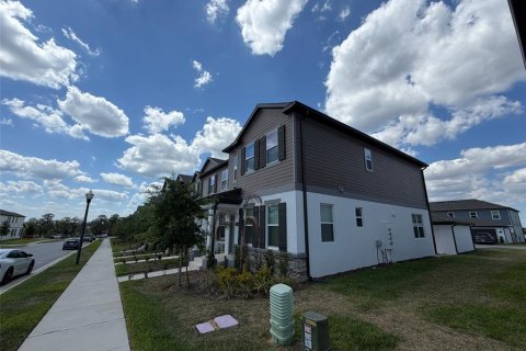 Townhouse in Winter Garden, Florida 3 bedrooms, 170.29 sq.m. № 2100903 - photo 4
