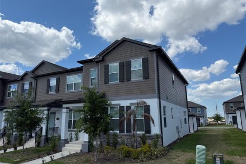Townhouse in Winter Garden, Florida 3 bedrooms, 170.29 sq.m. № 2100903 - photo 3