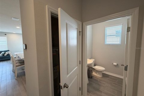Townhouse in Winter Garden, Florida 3 bedrooms, 170.29 sq.m. № 2100903 - photo 7