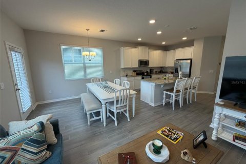 Townhouse in Winter Garden, Florida 3 bedrooms, 170.29 sq.m. № 2100903 - photo 19