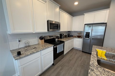 Townhouse in Winter Garden, Florida 3 bedrooms, 170.29 sq.m. № 2100903 - photo 12