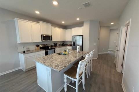 Townhouse in Winter Garden, Florida 3 bedrooms, 170.29 sq.m. № 2100903 - photo 11