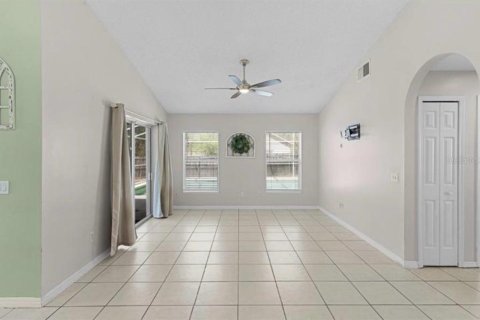 House in Lady Lake, Florida 3 bedrooms, 132.76 sq.m. № 2217281 - photo 5