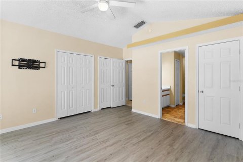 House in Lady Lake, Florida 3 bedrooms, 132.76 sq.m. № 2217281 - photo 9