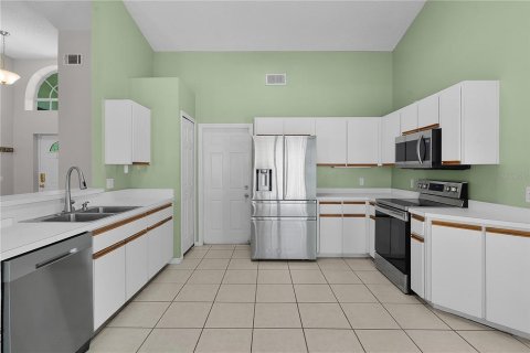 House in Lady Lake, Florida 3 bedrooms, 132.76 sq.m. № 2217281 - photo 7
