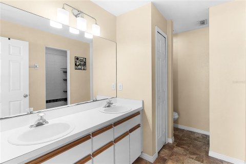 House in Lady Lake, Florida 3 bedrooms, 132.76 sq.m. № 2217281 - photo 10